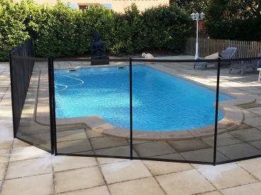 Installation d&#039;un grillage de protection pour une piscine